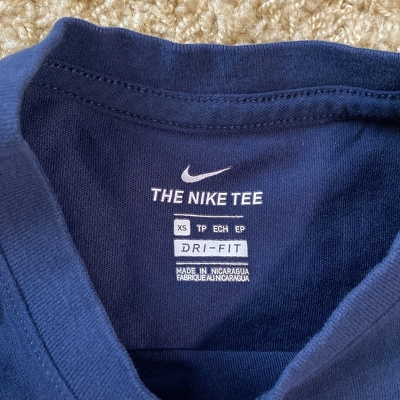 Nike | Navy Tee and Gray Shorts Set - Picture 5 of 10